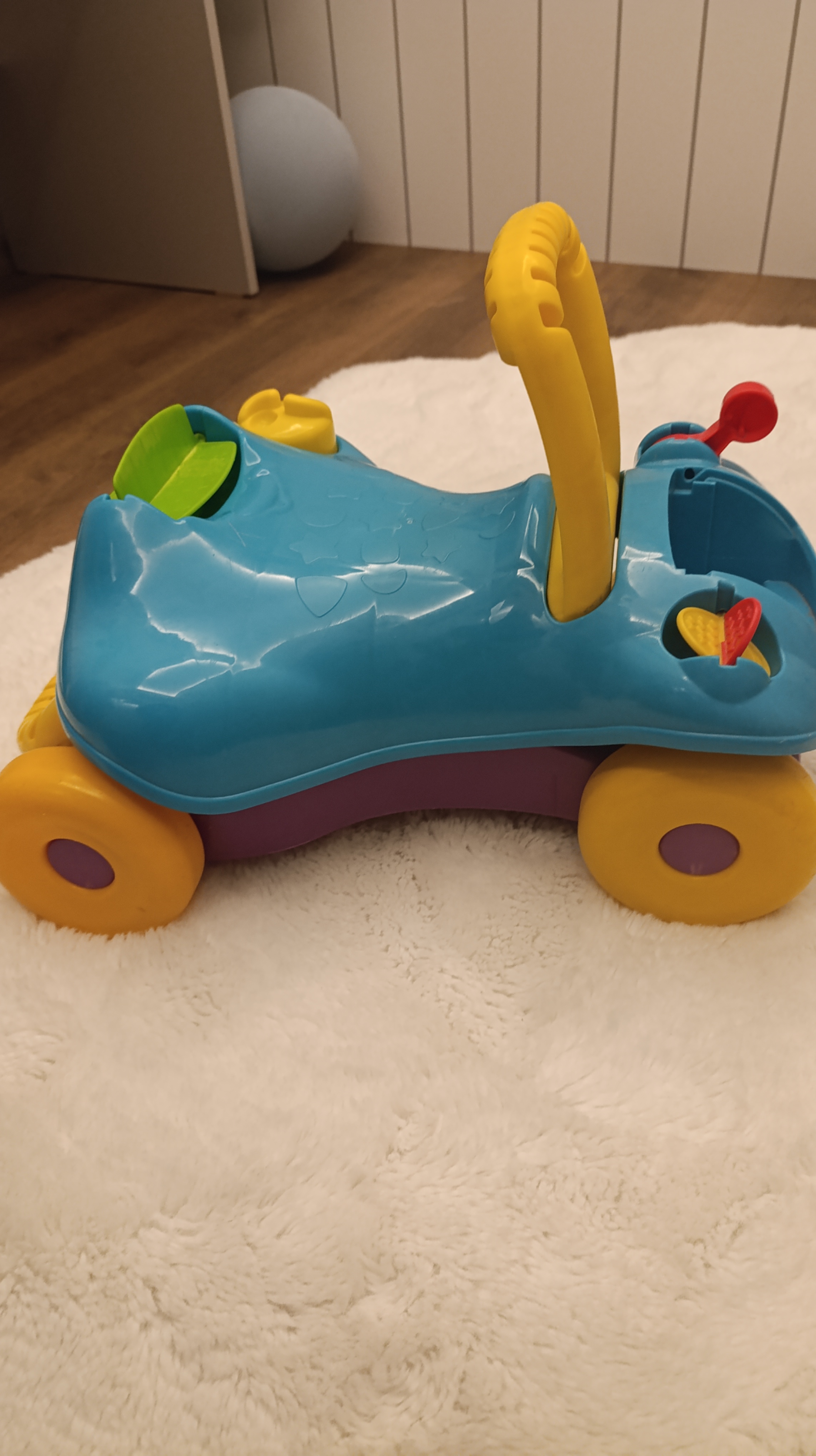 ​Fisher-Price 2'si 1 Arada Yürüteç ve Bin-Sür Araba