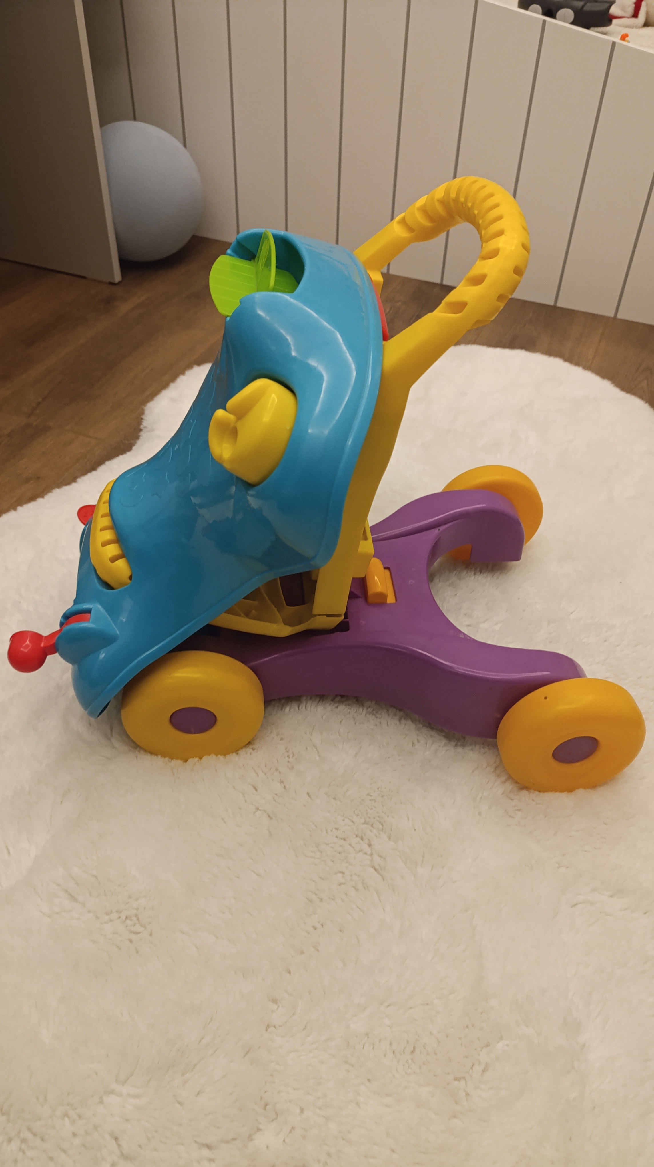 ​Fisher-Price 2'si 1 Arada Yürüteç ve Bin-Sür Araba