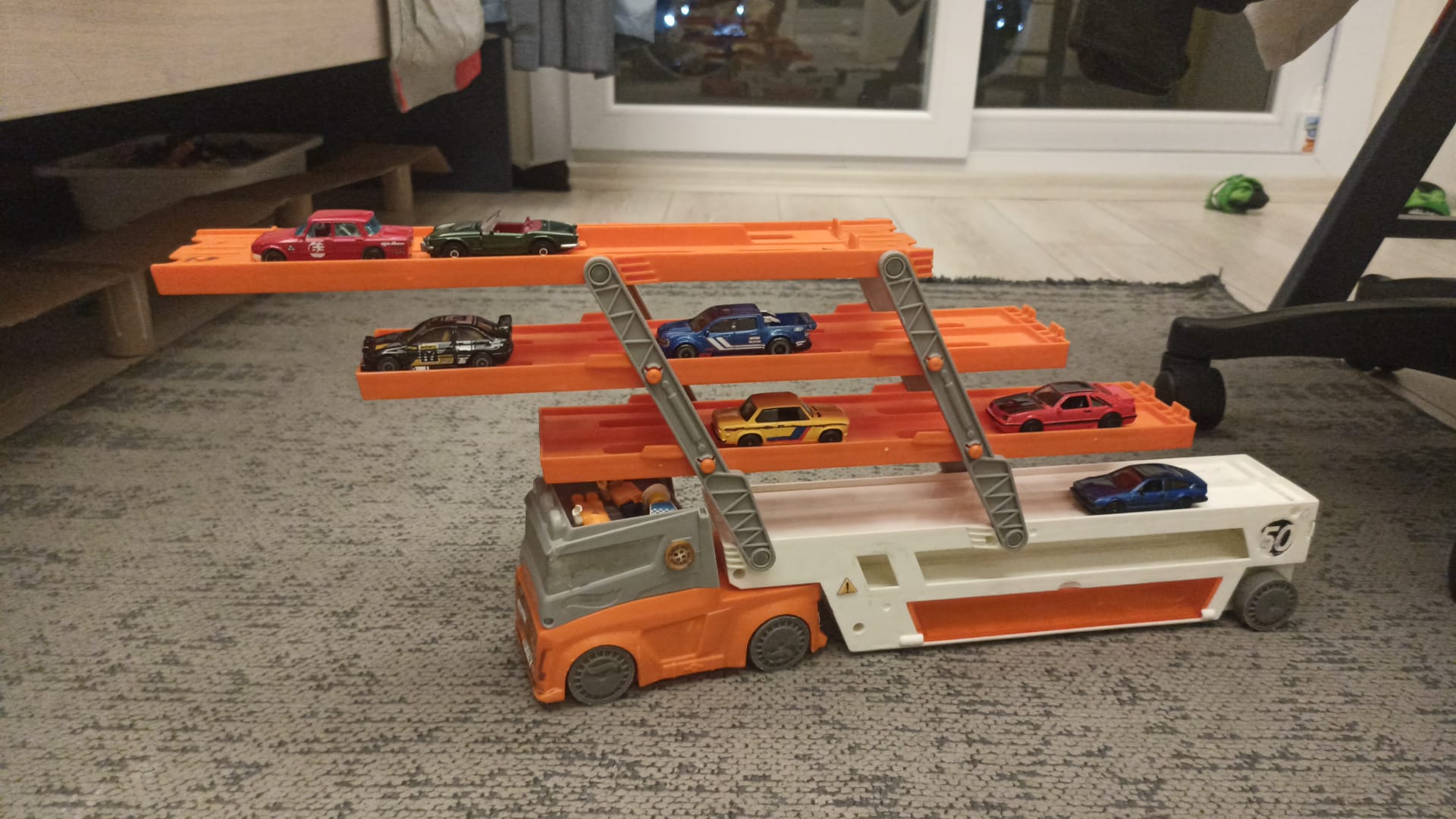 Hot Wheels Mega Tır - 50 Araç Kapasiteli Taşıyıcı