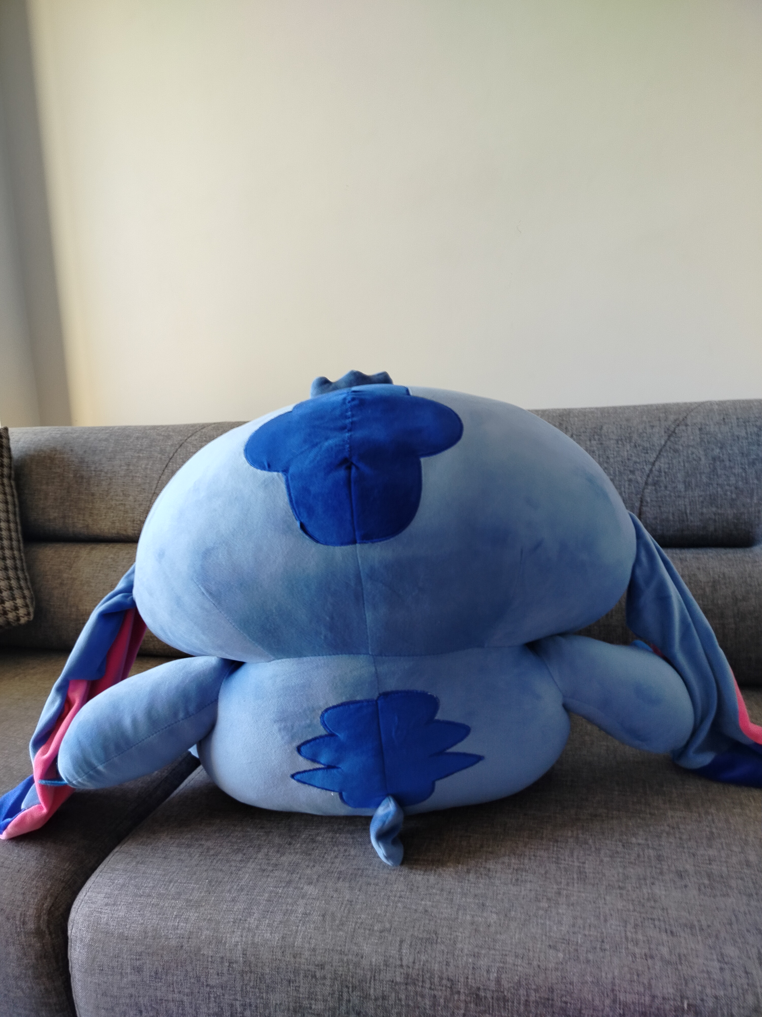 Büyük boy Disney Stitch peluş oyuncak – yaklaşık 60 cm
