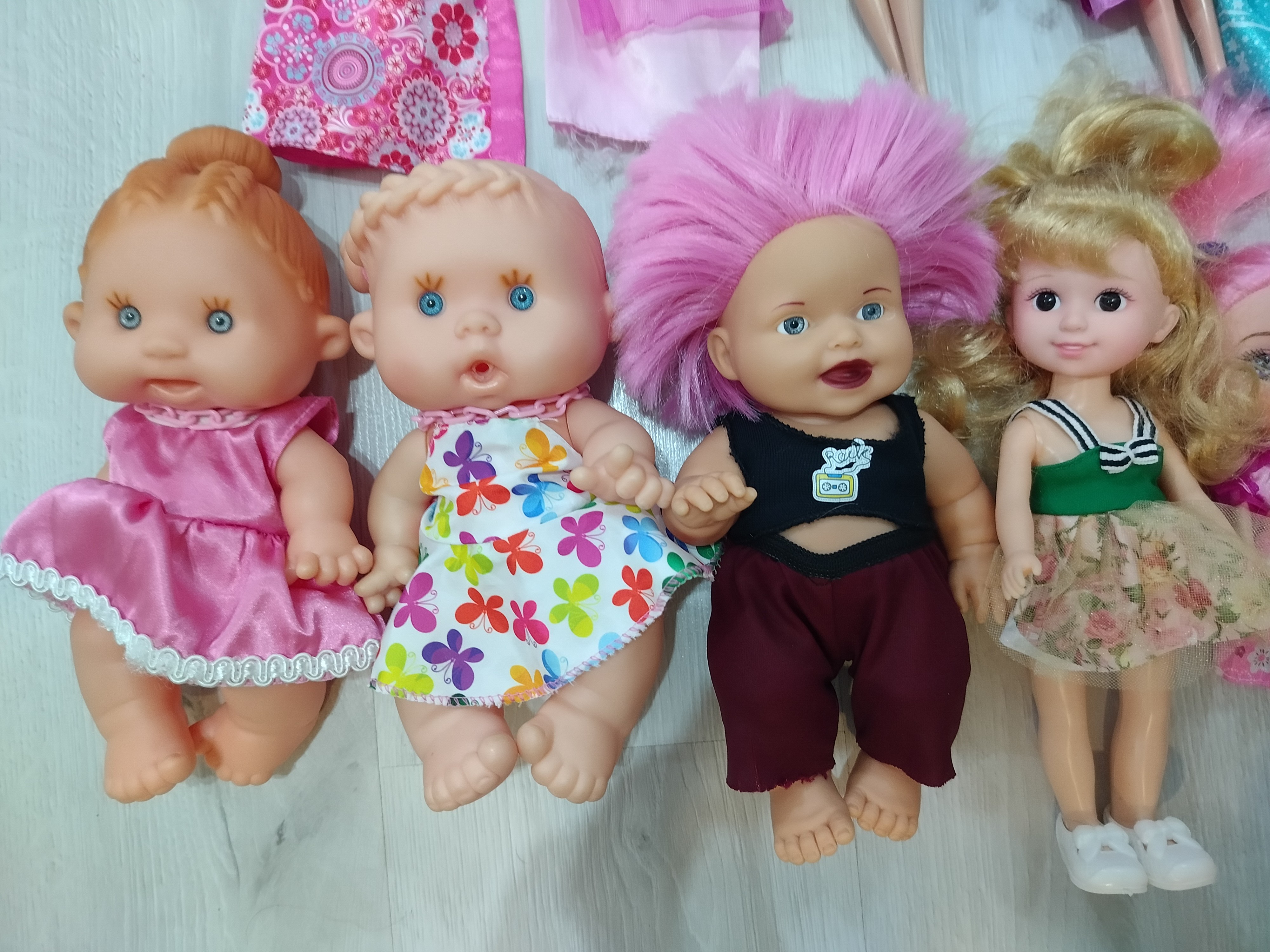 Toplu oyuncak bebek seti – 33 bebek + aksesuarlar