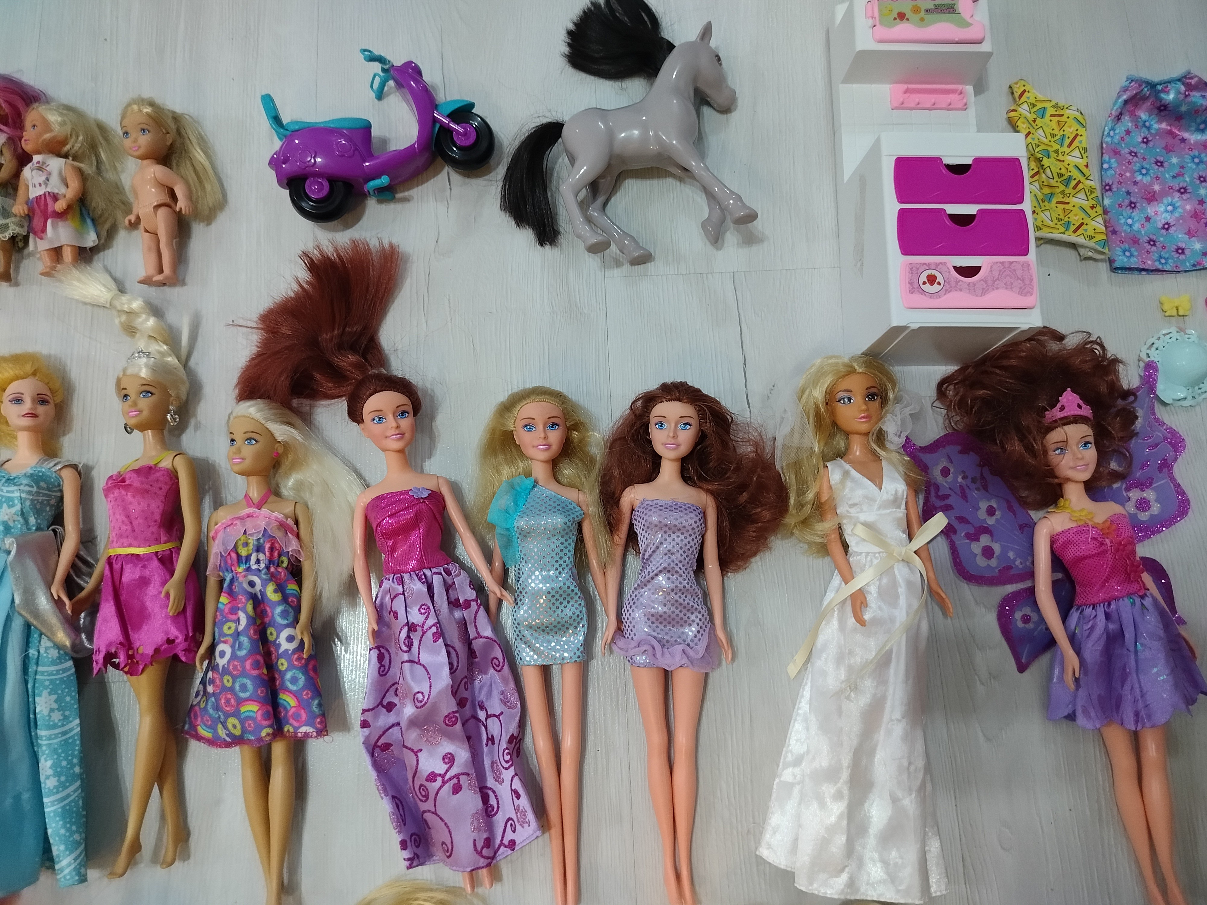 Toplu oyuncak bebek seti – 33 bebek + aksesuarlar